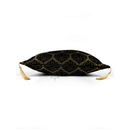 Evalier Obsidian pillow cover – side profile with hidden zipper, Imperial Elegance chenille decorative cushion cover showing closure detail, tailored construction, and corner tassels (45 × 45 cm / 18 × 18 in)