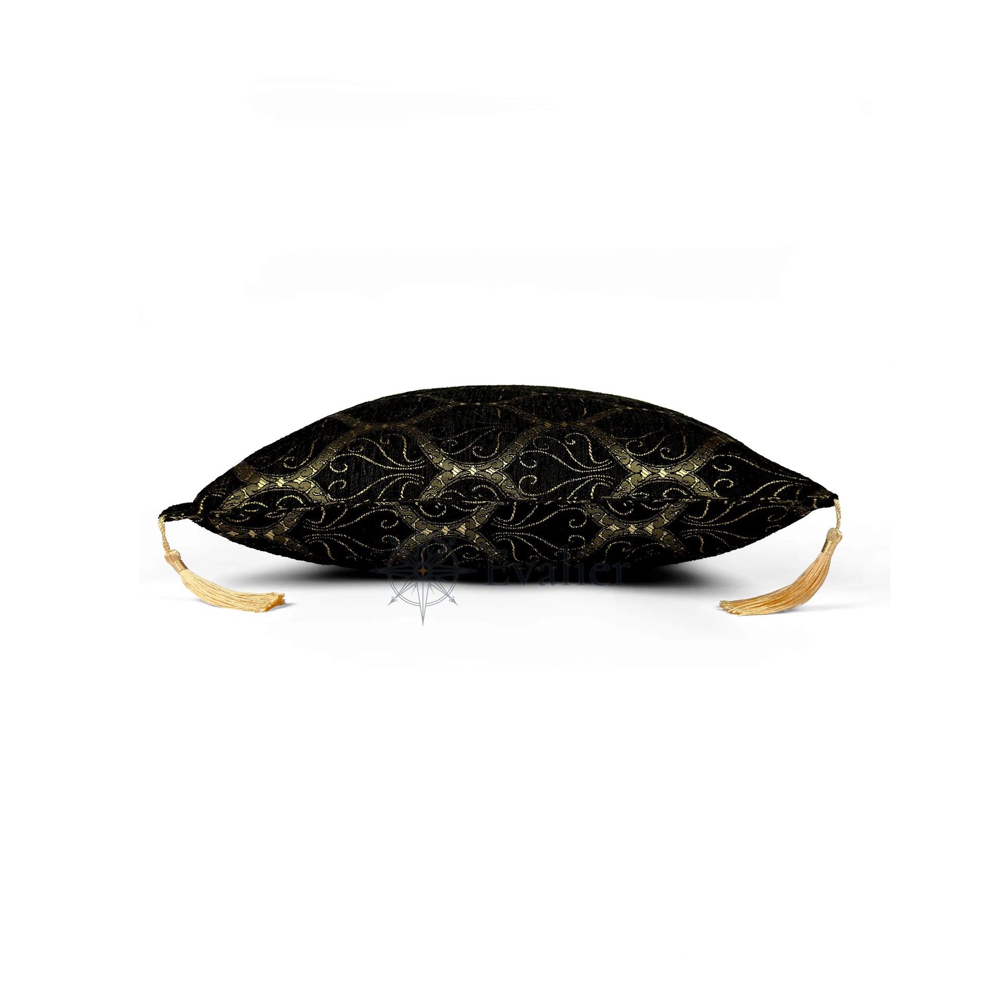 Evalier Obsidian pillow cover – side profile view, Imperial Elegance chenille decorative cushion cover showing thickness, structured silhouette, and refined shape (45 × 45 cm / 18 × 18 in)