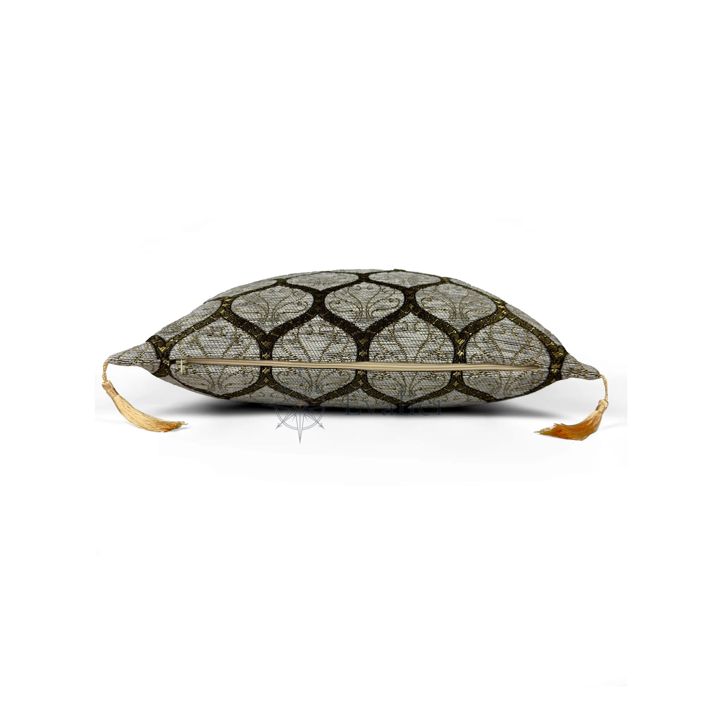 Evalier Pearl Gold pillow cover – side profile with hidden zipper, Imperial Elegance chenille decorative cushion cover showing closure detail, tailored construction, and corner tassels (45 × 45 cm / 18 × 18 in)