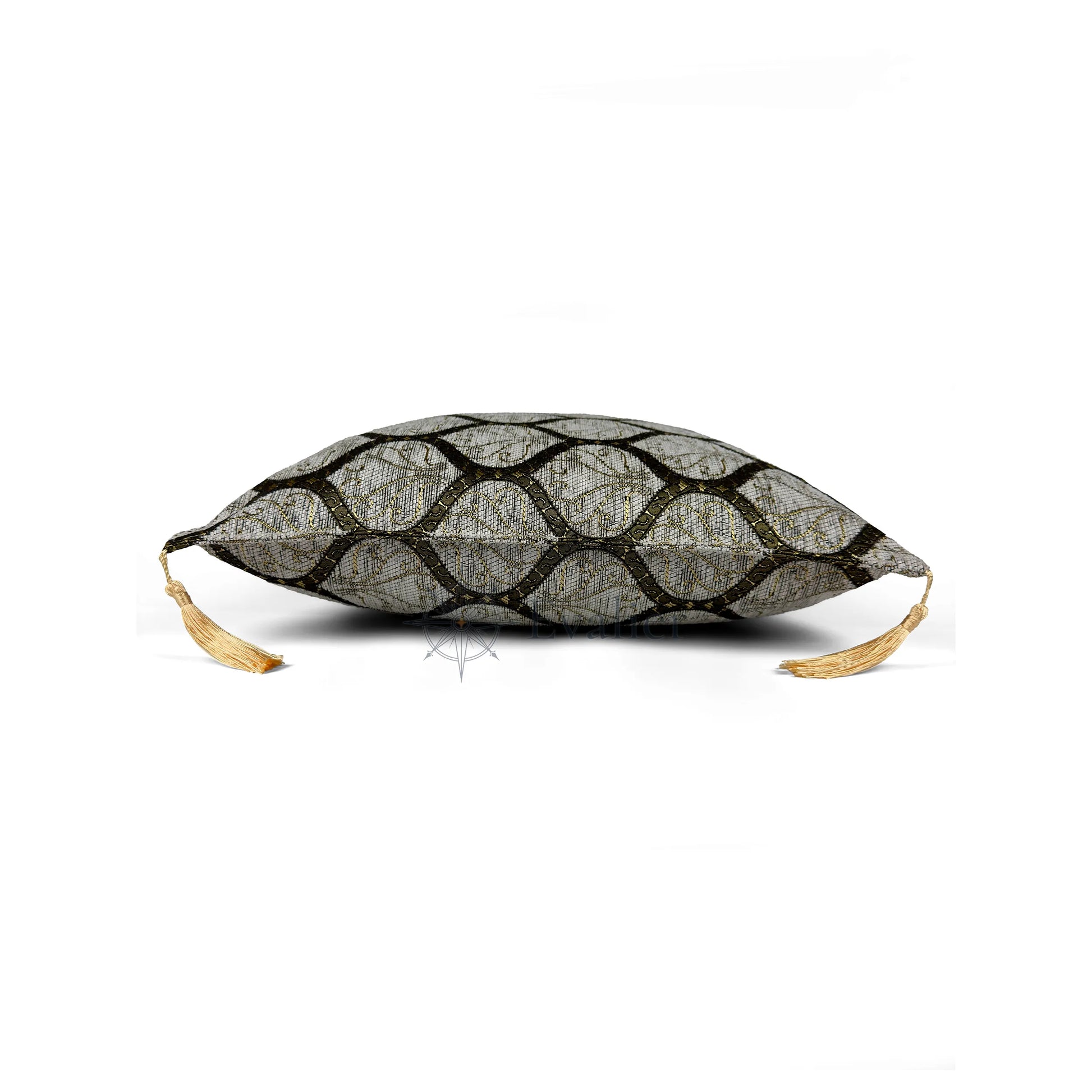 Evalier Pearl Gold pillow cover – side profile view, Imperial Elegance chenille decorative cushion cover showing thickness, structured silhouette, and refined shape (45 × 45 cm / 18 × 18 in)