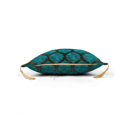 Evalier Turquoise pillow cover – side profile with hidden zipper, Imperial Elegance chenille decorative cushion cover showing closure detail, tailored construction, and corner tassels (45 × 45 cm / 18 × 18 in)