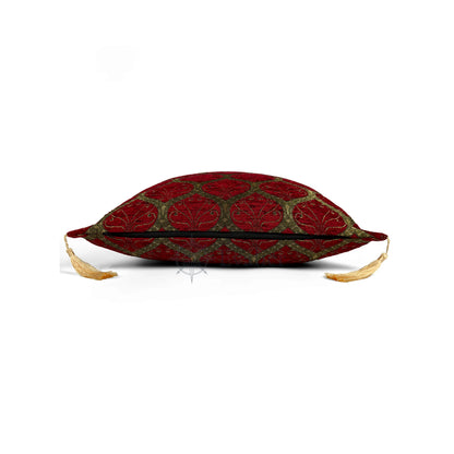 Evalier Ruby pillow cover – side profile with hidden zipper, Imperial Elegance chenille decorative cushion cover showing closure detail, tailored construction, and corner tassels (45 × 45 cm / 18 × 18 in)