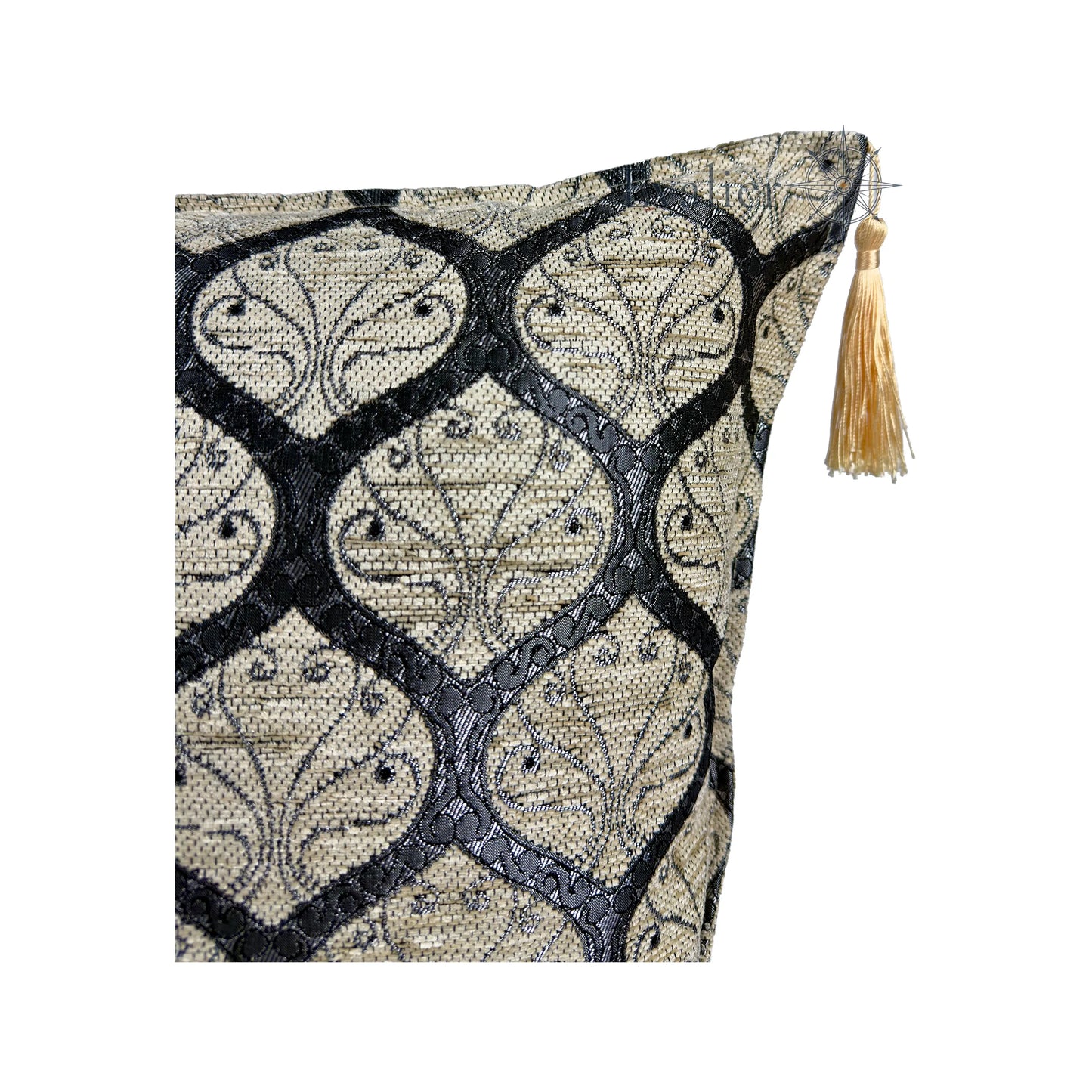 Evalier Platinum Ivory pillow cover – close-up corner detail, Imperial Elegance chenille cushion cover showing fabric texture, ornamental pattern, and tassel detail (45 × 45 cm / 18 × 18 in)