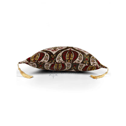 Ivory pillow cover – side profile view, Royal Garden woven decorative cushion cover showing thickness, structured silhouette, and refined shape (45 × 45 cm / 18 × 18 in)