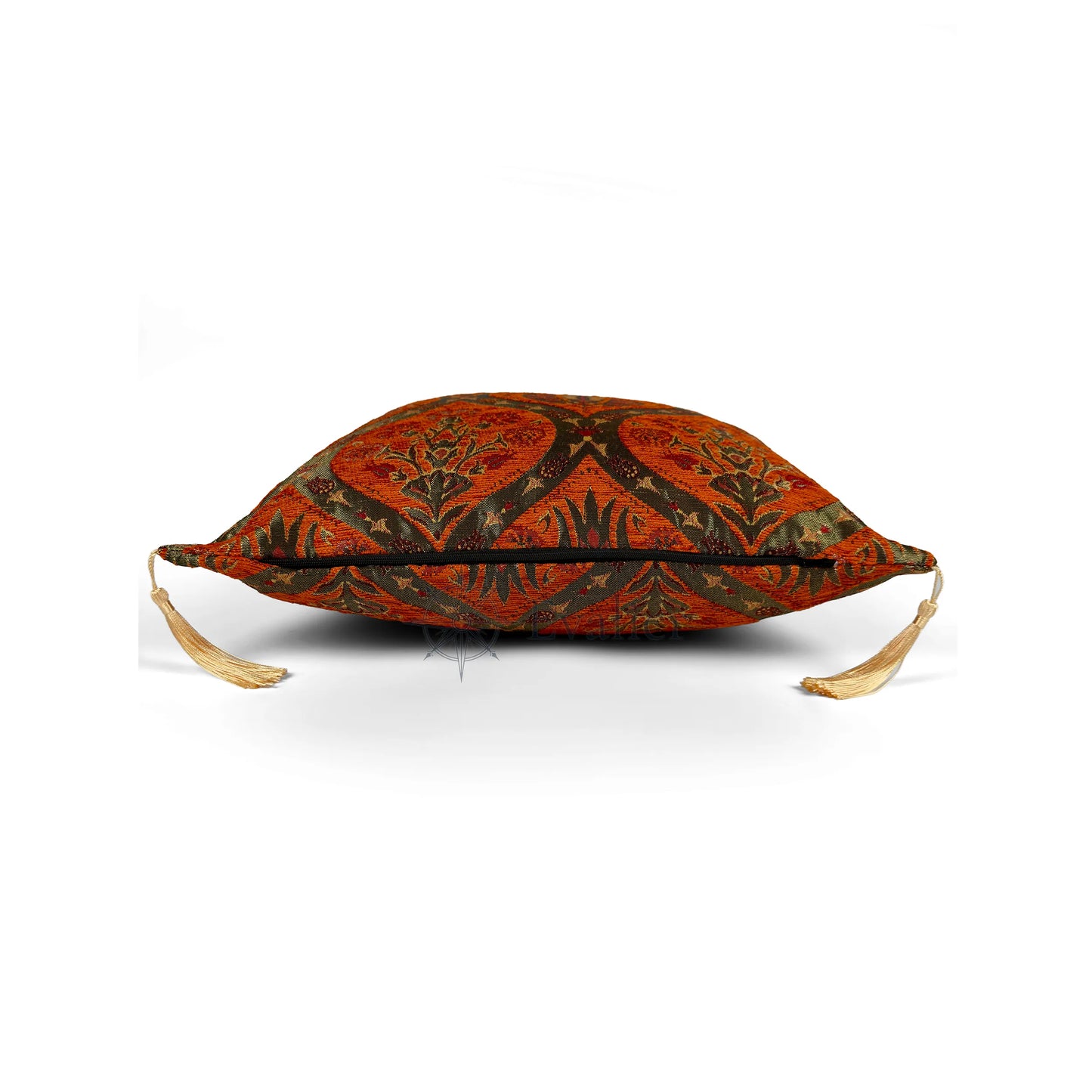 Amber pillow cover – side profile with hidden zipper, Royal Garden woven decorative cushion cover showing closure detail, tailored construction, and corner tassels (45 × 45 cm / 18 × 18 in)