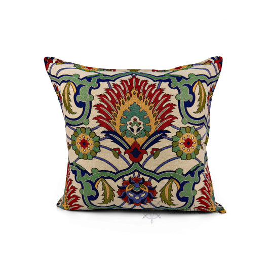 Evalier Verdant Crest pillow cover – front view, luxury gobelin tapestry cushion cover featuring rich green tones and crest-inspired ornamental motif (45 × 45 cm / 18 × 18 in)