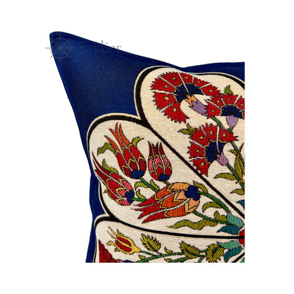 Evalier Sapphire Garden pillow cover – close-up corner detail, high-quality gobelin fabric showing fine woven texture and vibrant floral pattern craftsmanship (45 × 45 cm / 18 × 18 in)