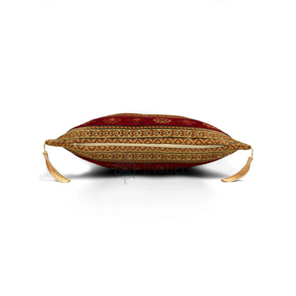 Evalier Saffron pillow cover – side profile with hidden zipper, Heritage Kilim woven decorative cushion cover showing closure detail, tailored construction, and corner tassels (45 × 45 cm / 18 × 18 in)