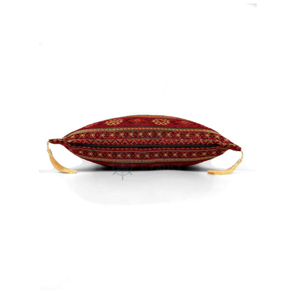 Evalier Crimson pillow cover – side profile with hidden zipper, Heritage Kilim woven decorative cushion cover showing closure detail, tailored construction, and corner tassels (45 × 45 cm / 18 × 18 in)