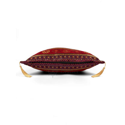 Evalier Amethyst pillow cover – side profile with hidden zipper, Heritage Kilim woven decorative cushion cover showing closure detail, tailored construction, and corner tassels (45 × 45 cm / 18 × 18 in)